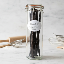 Lade das Bild in den Galerie-Viewer, Echte Vanille® – Bourbon-Vanilleschoten – Röhrchen 200 g (40–50 Schoten)
